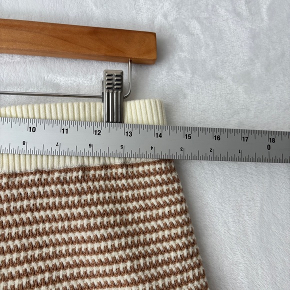 Rachel Parcell womens cream tan knit striped Scallop Pull On Short size medium - Picture 3 of 9